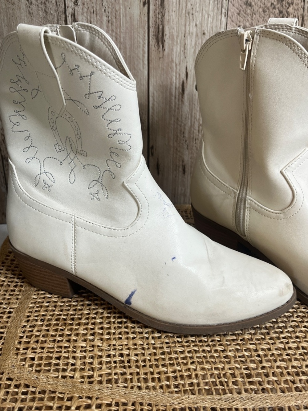 White Western Ankle Boots Embroidered Cowboy Booties Size 6 Boho Festival - Picture 4 of 5